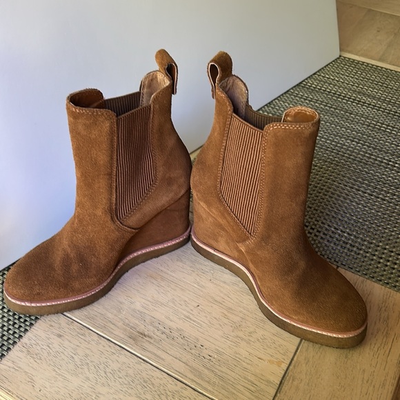 Gently used! STEVE Madden Saddle Brown Suede Wedge  Ankle Boots - Picture 3 of 12